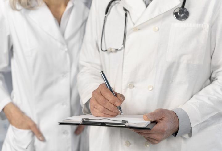 Valstybinė akreditavimo sveikatos priežiūros veiklai tarnyba pasirašė sutartį su Centrine projektų valdymo agentūra dėl sveikatos priežiūros specialistų pritraukimo į Lietuvos sveikatos sistemą projekto įgyvendinimo