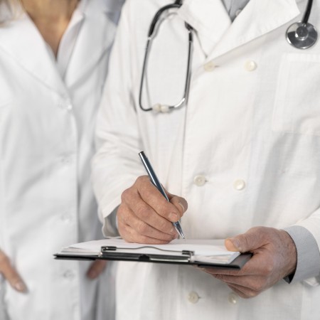 Valstybinė akreditavimo sveikatos priežiūros veiklai tarnyba pasirašė sutartį su Centrine projektų valdymo agentūra dėl sveikatos priežiūros specialistų pritraukimo į Lietuvos sveikatos sistemą projekto įgyvendinimo